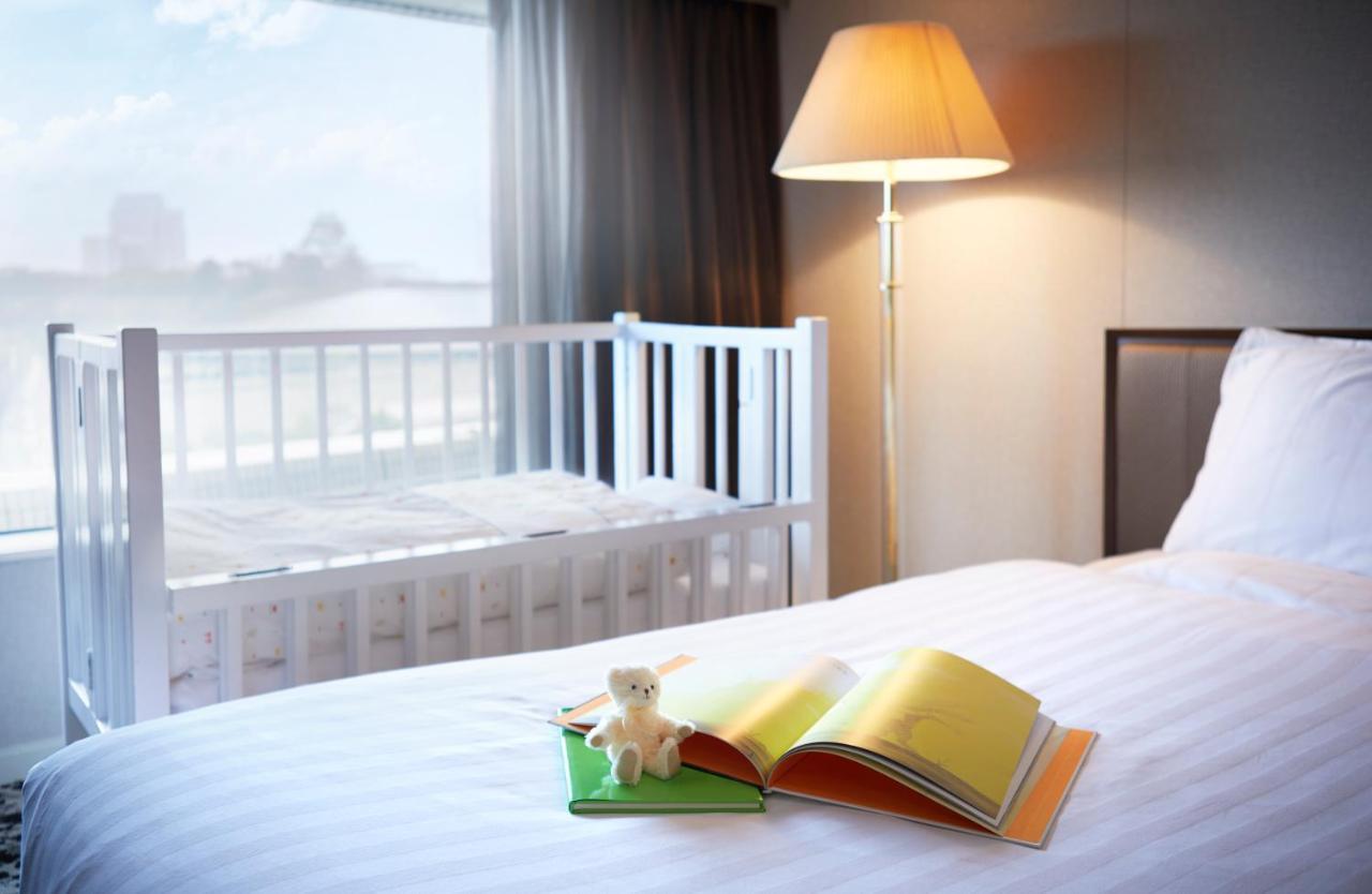 Hotel New Otani Osaka Dış mekan fotoğraf A floor lamp
