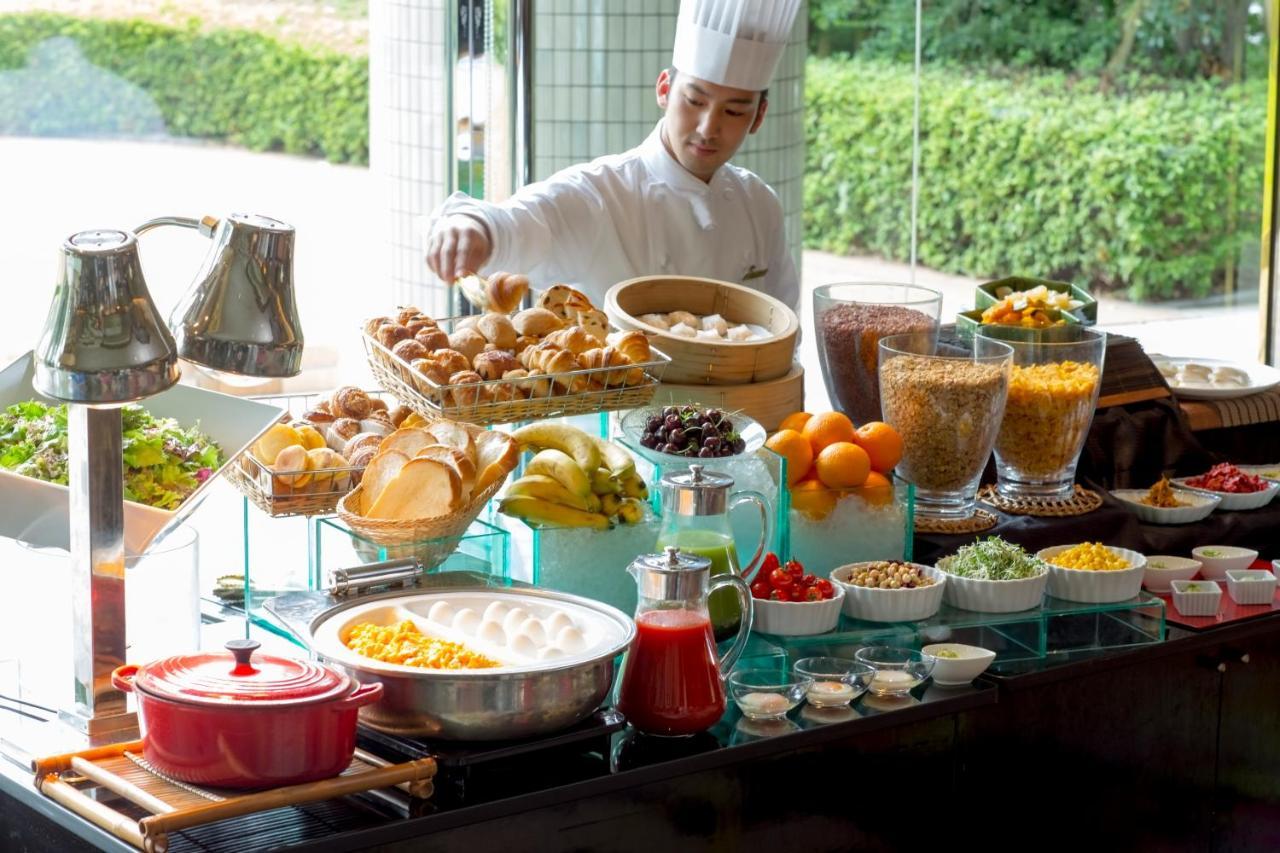 Hotel New Otani Osaka Dış mekan fotoğraf A breakfast buffet at a hotel