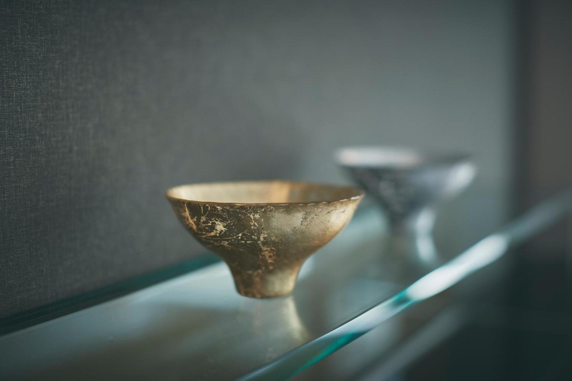 Hotel New Otani Osaka Dış mekan fotoğraf A golden cup from the tomb of King Tutankhamun