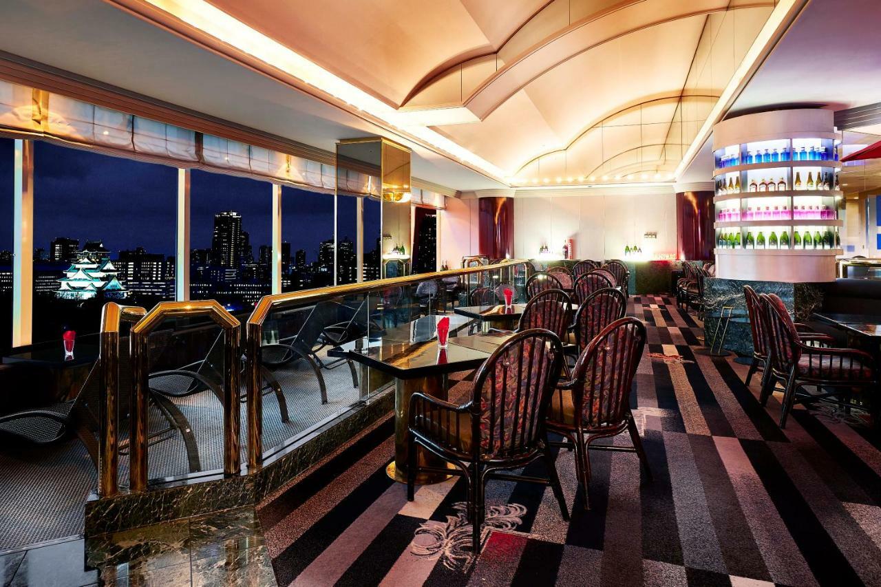 Hotel New Otani Osaka Dış mekan fotoğraf The bar at the 39th floor